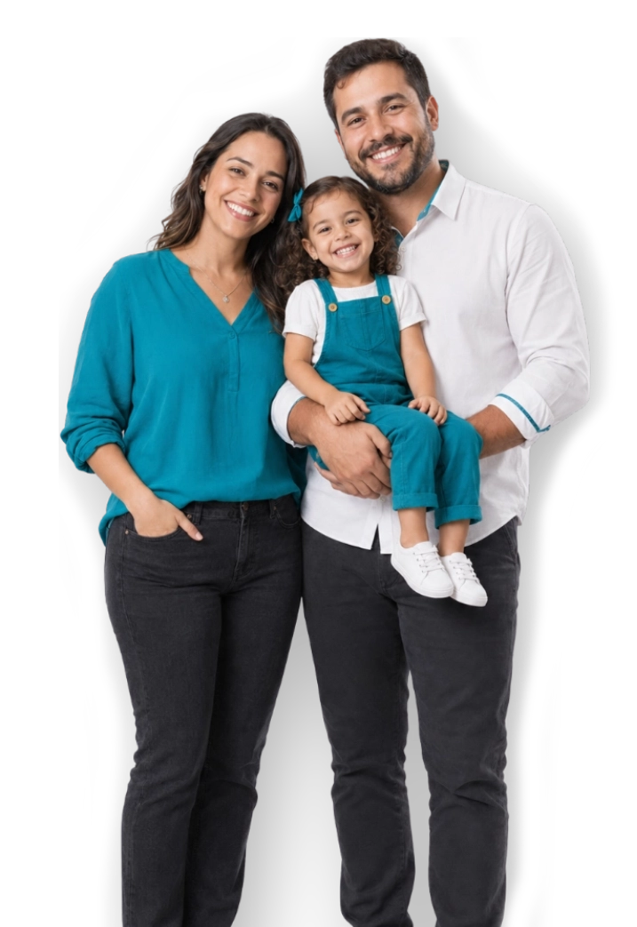 Família sorrindo representando cuidado familiar Polisaúde